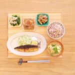 Fumino Kimura Instagram - *** 今日のごはんでした。 焼き塩サバ キャベ千サラダ ほうれん草のおひたし 残り物麻婆ナス サツマイモとレンコンのデパ地下風 お豆腐と大根のおみそ汁 雑穀米ごはん 今日はいつもよりしっかり目に サバを焼いてみたんだけど そんな気がしてたけど 無事に焼きすぎていました #サバの影からフレブルは見た また明日ね、おやすみなさい🕊️
