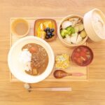 Fumino Kimura Instagram - *** 今日のごはんでした。 たまになるんですけど ごはん食べたくない期突入中。 何なら食べる気になれるかなぁと 辿り着いたのがカレーでした🍛 冷凍庫の奥底から出てきた 四人前くらいありそうな 牛薄切り肉を全部使った超牛カレー お野菜ときのこの蒸籠蒸し(ごまだれ) マカロニサラダ ベーコンとトマトのスープ デコポン🍊とブルーベリー🫐 普段は🐷でカレー作るので 🐮ぎっちりのカレーは なかなかパンチがありました。 ご飯は大塚食品さんの マイサイズマンナンごはんです。 食欲はないしカロリーもいらない 身体も重くなりたくないけど お腹空いたとも思いたくない！！ って時にとってもオススメです。笑