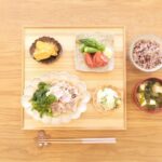 Fumino Kimura Instagram - *** 今日のごはんでした。 菜の花とぶたのうま煮 だし巻き風たまご焼き 茹でアスパラとトマト ポテトサラダ わかめとお豆腐のおみそ汁 雑穀米 今日は頭が回らない日で ごはん作る手順が色々変でした。 あーダメだーとか言いながら 変なテンションで作るのも それはそれでまぁいっか。笑