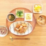 Fumino Kimura Instagram - *** 今日の朝ごはんでした。 大根とさつま揚げの煮物 青梗菜のサッパリ和え そら豆と卵のクリーミーサラダ めかぶ納豆 しめじと白菜お豆腐のお味噌汁 雑穀米 紅プリンセス🍊 昨日の夜は久々に ラーメン食べちゃったから 今日はヘルシーに。 やっぱり好きだよラーメン🍜