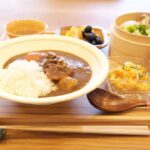 Fumino Kimura Instagram - *** 今日のごはんでした。 たまになるんですけど ごはん食べたくない期突入中。 何なら食べる気になれるかなぁと 辿り着いたのがカレーでした🍛 冷凍庫の奥底から出てきた 四人前くらいありそうな 牛薄切り肉を全部使った超牛カレー お野菜ときのこの蒸籠蒸し(ごまだれ) マカロニサラダ ベーコンとトマトのスープ デコポン🍊とブルーベリー🫐 普段は🐷でカレー作るので 🐮ぎっちりのカレーは なかなかパンチがありました。 ご飯は大塚食品さんの マイサイズマンナンごはんです。 食欲はないしカロリーもいらない 身体も重くなりたくないけど お腹空いたとも思いたくない！！ って時にとってもオススメです。笑