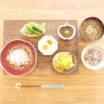 Fumino Kimura Instagram - *** 今日の朝ごはんでした。 げんこつつくねのきのこ生姜餡 シンプル焼きアスパラ 塩ゆでたまご もずく 紅プリンセス 白菜とごぼうのお味噌汁 雑穀米 ここ最近寒かったけど 今日はお日様が出て嬉しい☀️✨