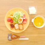 Fumino Kimura Instagram - *** 今日の朝ごはんでした！ 昨日パン屋さんで出会った 片手手乗りサイズの『小さい食パン』は 切っても焼いてもやっぱり可愛い🍞 頂き物のいちごジャム 昨日の残りのツナマヨ まずはプレーンと 色々楽しめる小さい食パン 昨日のキャベツと水菜のサラダ 手作り塩たまごにトマト はちみつヨーグルト インスタントのかぼちゃスープ せとか🍊とさぬきひめ🍓 今日祝日で良かったですね！！ 朝からしっかり見てましたー！！ 一日余韻に浸っちゃいますね⚾️✨