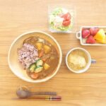 Fumino Kimura Instagram - *** 今日の朝ごはんでした。 ここ数日どっと疲れてしまっていたので 週の初めにお天気良くて体調も良いと 何だか嬉しくなりますね☀️✨ 焼きズッキーニ乗せ雑穀米カレー シーチキンとトマトのサラダ えのきと落とし卵のスープ 越後姫🍓と、せとか🍊 越後姫も好きないちごの 1つなんですけど 越後姫が出てくると いちごの季節も終盤ね、と ふんわり思ったり。 さて！ 今日も一日頑張りましょー🙌🏻✨