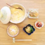Fumino Kimura Instagram – ***
今日のごはん。
昨日の夜は頂いたっきり眠っていた
カニ🦀さんを黙々と食しまして
取っておいた分でお雑炊にしました!
殻と身の詰まった肩部分からとった
濃厚カニ出汁のお雑炊
シラス香味野菜ダレのカリカリ厚揚げ
塩昆布トマト
大根と小松菜の煮物
カニやお鍋のあとのお雑炊とか
すき焼きのあとのおじやとか
肉じゃがの残りでカレーとか
昨日の想い出で今日のごはんも
美味しく食べられるみたいな
そういう感じが好きです🤭✨
また明日🙌🏻