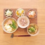 Fumino Kimura Instagram - *** 先日の朝ごはんでした。 お豆腐と豚バラ豆苗のピリ辛味噌煮 きゅうりとちくわの辛子マヨ和え カボチャのそぼろあんかけ トマトと搾菜の中華和え キャベツとジャガ芋お揚げのおみそ汁 気づけばあっという間に1週間経ってる！ すっかり寒くなったし温かいごはんが しみてくる日々ですね🤭🍲