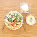 Fumino Kimura Instagram - *** 今日の朝ごはんでした。 おなかを重くしたくないけど 腹持ちは良くて野菜もいっぱい取れて、、 って欲張りな日の。 ベーコン巻きパン メロゴールドのっけサラダ おいものポタージュ バナナヨーグルト 結局お腹いっぱいだよ🤤