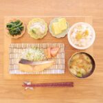 Fumino Kimura Instagram - *** 今日のごはんでした。 焼きサケ キャベ千サラダ ほうれん草のごま和え 温かぶのそぼろ餡 だし巻きたまご 栗ご飯 お豆腐とねぎのおみそ汁 ただいま！！！ 3週間も家から離れていると 元の生活を取り戻したりするのに ものすごい労力つかうよね… 洗濯だけでも3日かかったよ🫠 とても斬新な作品になってる気がするので 情報解禁お楽しみにされていて下さい🎥 しばらくぶりにごはん作ったら 全部が何か上手く出来た！！ って喜んでたけど今思えば コンビニに慣れた舌が 喜んでただけだったような気も。笑 明日からグッと冷えるみたいだね。 身体冷やさないようにね、暖かくしてね。 おやふみ、また明日💌