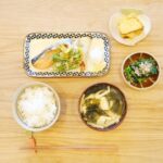 Fumino Kimura Instagram - *** 先日のごはんでした。 大好きさけカマ 間引き人参のかき揚げ 甘めのたまご焼き ほうれん草のおひたし わかめとお豆腐と お揚げさんのおみそ汁 多めにあげたかき揚げは おやつで食べちゃいました 自分で作ると罪悪感どこいったです。