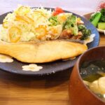 Fumino Kimura Instagram - *** 今日の朝ごはんでした。 朝寒くて中々お布団から出られず うだうだーってごはん炊いてー お味噌汁作ってーってしてたら 身体が温まってきて 何とか楽しく作れました！ 身体動かすって大事ですね🫣 焼きサケ 山盛りキャベツとトマト ブロッコリーとゆで卵と ウィンナーのホットサラダ チンゲンサイのお浸し お塩で食べる納豆 わかめとお豆腐のおみそ汁 なるべく温かくして 足もとに気を付けて早めに帰ってね☃️✨