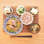 Fumino Kimura Instagram - *** いつかのごはんでした。 ジンギスカン シンプル冷ややっこ 青梗菜としめじのおひたし だし巻きたまごおろしのっけ 大根とワカメのおみそ汁 雑穀米ごはん ラム好きなんですけど 気付いたら冷凍庫で忘れ去られてる…🫥