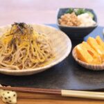 Fumino Kimura Instagram - *** そう言えばのごはんでした。 カラスミ蕎麦 穴の空いただし巻きたまご オクラ山芋モロヘイヤ納豆のネバネバ ワカメとネギとお揚げのぬた 冷蔵庫整理をしていたある日 例に違わずいつのものか 全く分からないだいぶ年季を感じる 冷凍カラスミがでてきました。 一応食べてみるも冷凍焼け感否めず… そう言えばと思い立ち いつか食べたカラスミ蕎麦(とても美味でした) を再現してみることにしました。 結論 自宅でしかもお昼には不向き…. (雰囲気とお酒があって美味しい味ってあるよね) でもカラスミは無事成仏したら ドンマイって事で🫠
