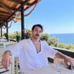Furkan Andıç Instagram - “Geldi iki gözümün çiçeği…” 🌹