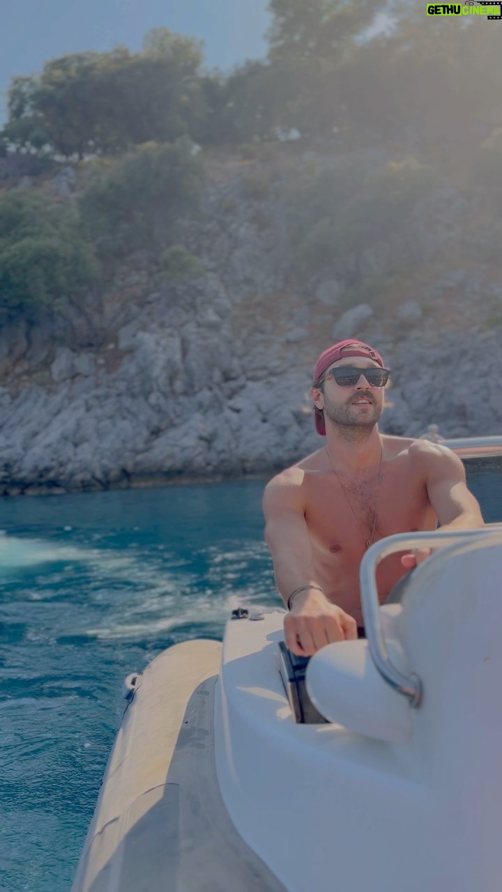 Furkan Andıç Instagram - Buralar hep tatil… :)(: