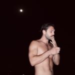 Furkan Andıç Instagram - Yok ya flash rahatsız etmez.. 😵‍💫 📸: @borankuzum 🫶🏼