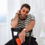 Furkan Andıç Instagram - Eğlenceli, bol güldüğümüz ve içten bi röportaj oldu.. :)(: ✒ : @hakangence 📸 : @emreyunusoglu_ 🧥: @parlaquestyling / @parlakasli_