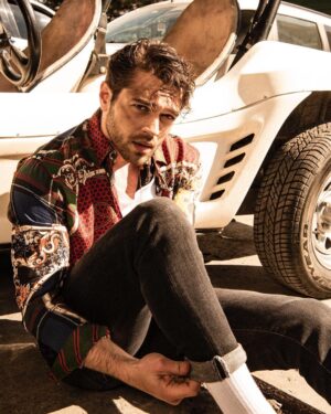 Furkan Andıç Instagram - Gelin bi çayımızı için... 😏 🛠 📸: @ermanistahli / @bemanmagazine