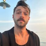 Furkan Andıç Instagram – Rengarenk balıklar gördüük, deniz kıyısında geyik beslediiik, maymunların reflesksini test ettik, şelaleleri büktüüük daha neler neler… 🐠🦌🙉🌊🌳
#dump Lovina Beach