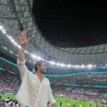 Furkan Andıç Instagram - Arjantin taraftarının beni bağrına basmadan hemen öncesi… 🇦🇷 @kingofcheers N M Shariful Islam Sohel