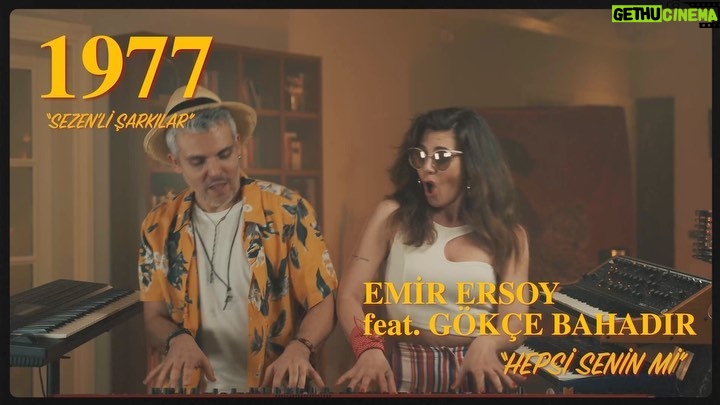 Gökçe Bahadır Instagram - Yazımın neşesi güzel proje! 🌟Başta @emirersoy olmak üzere tüm ekibe çok teşekkür ederim. Çok sevdiğim bir şarkıyı böyle yorumlayacağım hiç aklıma gelmezdi🤫Ayrıca albümdeki tüm değerli meslektaşlarım ,şahane kadınlar iyi ki birlikte söylemişiz☺️💪Keyifle dinlemeniz dileğiyle😉 @emirersoy Piyano & Klavyeler @volkanoktem : Davul @canerustundag : Bas @gorkembaharoglumusic : El.Gitar @prdszgitarist : Klasik Gitar @federikoandy : Tres @sercankerpicciler : Trompet @hakancimenot : Trombon @cagdas_oruc : Tenor Sax @alricoreyes : Conga @riccardo_marenghi : Bongo @elifpitirli : Vokal Miks JOSE MENDOZA @muratbulut1 (hepsi senin mi) Mastering Fernando Alvares - 440 mastering Kayıt Teknisyeni @emirakbulutmusic Stüdyo: LONCA Prodüksiyon: @spacekidzcreative Yönetmen : @maliarsan Team : @efe_arsan @mesutseniz Kurgu : @melis__gokturk Proje danışmanı : aslikahramman Grafik : @amaiaotaola Edsyn: @eurusmusicpublishing Basın: @zaltincekic Etkinlik & Organizasyon: @nuringo Destekçilerimiz @sigortateklifleri @acibademsaglik #taksimacıbadem @lafamuzikaletleri @arzukaratas73