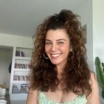 Gökçe Bahadır Instagram - Biraz yaz saçı.Hem de motivasyon olsun kendimize.🐝 #nofilter 😉