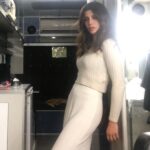 Gökçe Bahadır Instagram - @izmirinkizlarimuziklioyun provasındayım.Ve son 6 gün🙈Enteresan bir iş oluyor.Ben de film setinden bir karavan #tbt si yapmıyım mıı çok net olmasa da😉Filmi ayrıca konuşucazzzzz