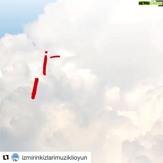 Gökçe Bahadır Instagram - Size birşey söylicem son 8 gün🙈 @izmirinkizlarimuziklioyun ☺️Last 8 day!