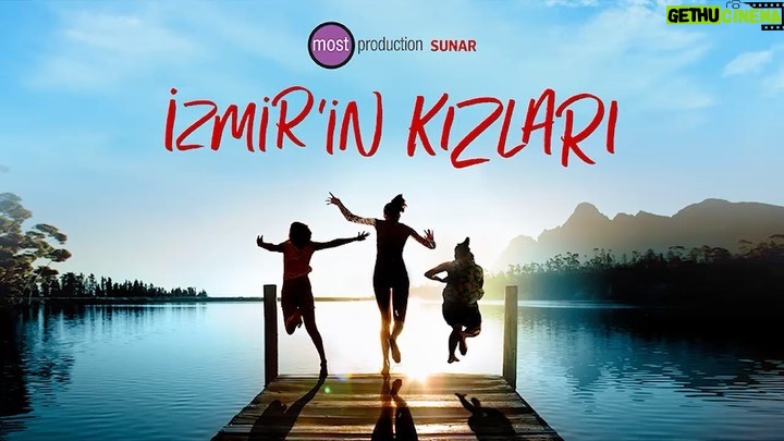 Gökçe Bahadır Instagram - Filmin seti bitti. 💞@kendiyolumdafilm Ve şimdi ben İstanbul’da provalara kaldığı yerden devam ediyorum. @izmirinkizlarimuziklioyun 24 Ocak ‘ta başlıyooo.