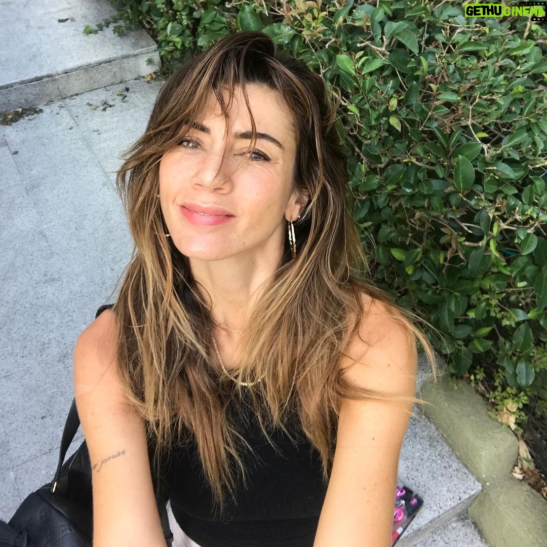 Gökçe Bahadır Instagram - Heyyy! #monday #nevergiveup #selfie