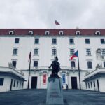 Gökhan Alkan Instagram – 🇸🇰 Abisi Prag olan Moravya başkenti.
I – Tuna nehri. Most SNP Ufo
II – Slovenské národné divadlo
III – Cumil
IV – Schöner Náci
V – Michalská ulica
VI – Slavín
VII – Modrý kostolík
VIII – Svätopluk – Bratislavskom hradě
IX – Klimt’in ayrılmışları. Dönemin kendi sanatı, sanatın kendi özgürlüğü olmalıdır.
X – Sokak sanatı Bratislava, Slovakia
