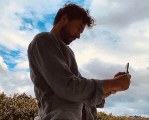 Gökhan Alkan Instagram - Bırakalım dağınık kalsın.