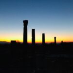 Gökhan Alkan Instagram - 🇹🇷 Themata Anatolika / Güneşin doğduğu taraf I - Kastabala - Hierapolis II - Tarihin sıfır noktası: Göbeklitepe III - Çingene kızı mozaiği IV - Mevlânâ Celâleddîn-i Rûmî V - Caesarea ad Anabarsum VI - Taşköprü VII - Zeugma VIII - Halil-ür Rahman Gölü IX - Harran evleri X - Ağaca çıkan keçinin dala bakan oğlağı olur.