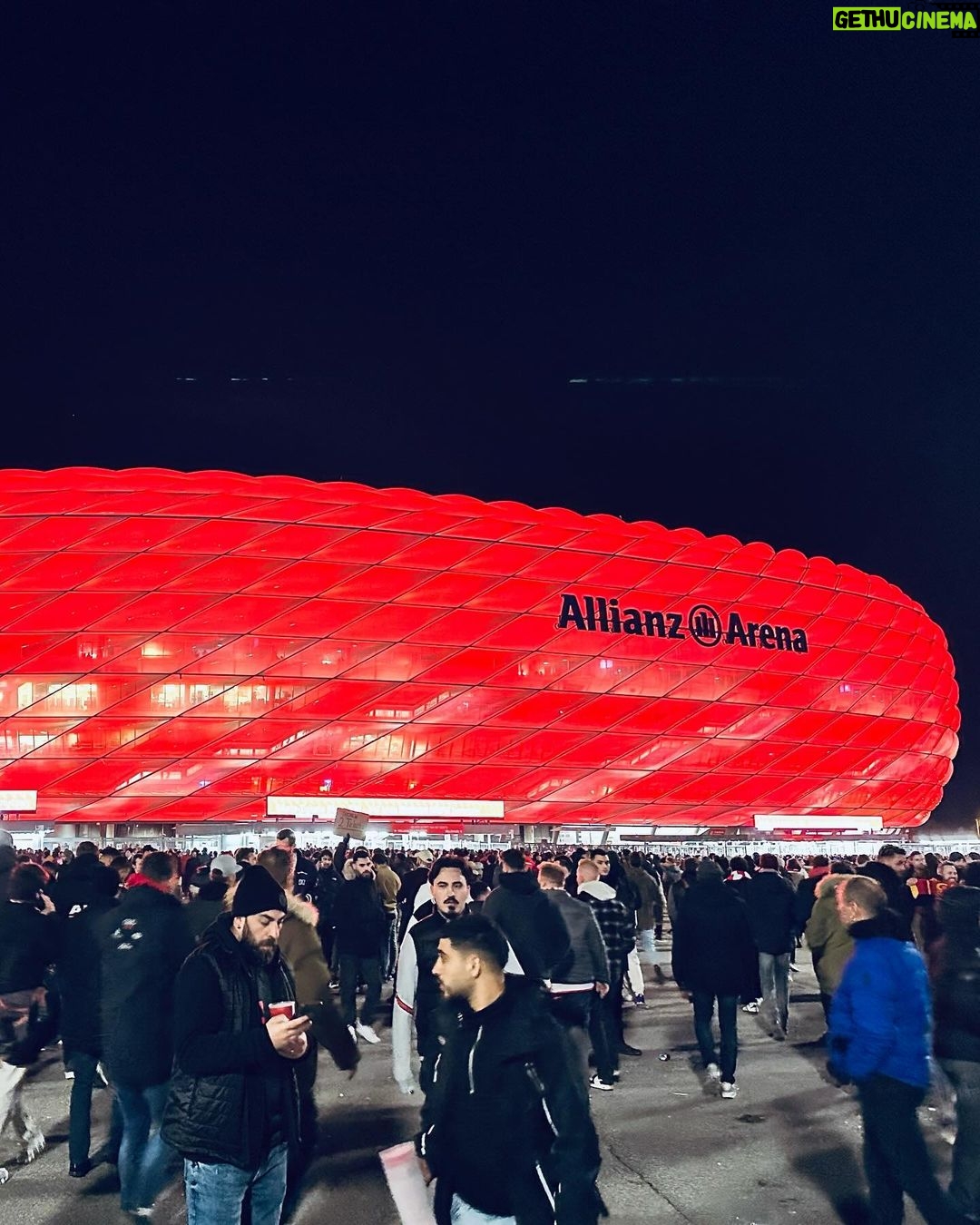 Gökhan Alkan Instagram - 8.11.2023 - FC Bayern München vs. Galatasaray Champions League match ⚽️ 🟡🔴 #UCL #FCBvGS Allianz Arena