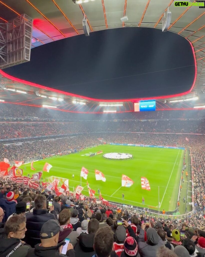 Gökhan Alkan Instagram - 8.11.2023 - FC Bayern München vs. Galatasaray Champions League match ⚽ 🟡🔴 #UCL #FCBvGS Allianz Arena