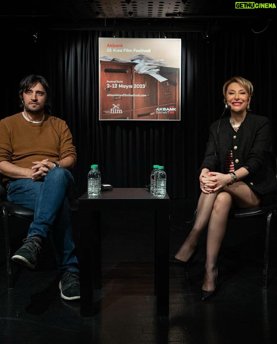 Gülse Birsel Instagram - Bugün @akbanksanat ‘ın Kısa Film Festivali’nin açılış günüydü. Birkaç salonu hınca hınç dolduran en genci 14, en yaşlısı 20’lerinin başında, birbirinden parlak insanlarla sohbet ettim. Soruları, hevesleri, heyecanları müthişti. ✨ Ve çok teşekkürler @selimevci #19akbankkısafilmfestivali