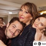 Gülse Birsel Instagram – Hemen özleşti bu ekip.♥️ #yılbaşıgecesi #film @disneyplustr @borankuzum @alinaboz @alicanyucesoy @iremsak @enistesigelmis @busrapekin @mcengizbozkurt @deryakaradas1 @sebnembozoklu @fatihartman @aytasozeri @kubilayqbtuncer @emirbenderlioglu @nazmisinan 
#Repost @borankuzum with @use.repost
・・・
Canım @gulsebir yazdı, hep çalışmak istediğim @aciktan çekti, birbirinden çok sevdiğim oyuncu arkadaşlarımla birlikte hikayesini paylaştığımız yeni filmimiz #YılbaşıGecesi yakında @disneyplustr ‘de :) @bkmonline 
📷: @mlhekinci