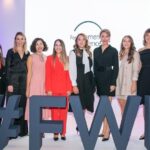Gülse Birsel Instagram – Müthiş 4 bilim kadınıyla tanıştım. Dr. Burcu Bakır Güngör, Dr. Buse Cevatemre, Doç Dr. Damla Eroğlu Pala ve Doç Dr. Duygu Ağaoğulları. Hayatımızı, dünyayı, geleceği değiştirecek 4 müthiş proje üzerinde çalışan, 4 çok güzel, çok zeki, başarılı, çalışkan bilim kadını.
L’Oréal Grup dünyada 24, Türkiye’de ise tam 20 yıldır UNESCO iş birliğiyle “Bilim Kadınları İçin” programını hayata geçiriyor, her yıl seçilen bilim kadınlarına destek veriyor. Bu programın ülkemizdeki 20. yılını, benim de onur konuğu olarak katıldığım basın toplantısıyla kutladık. Bilim alanında ortaya çıkarttıkları çalışmalar ve çarpıcı buluşlarına rağmen kadınlar, bu konuda hak ettikleri yeri bulamıyor. Ancak bu algı, “Bilim Kadınları İçin” programıyla giderek değişiyor. Türkiye’de 20 yıldır bilimin geleceğine yön veren, bilimde cinsiyet eşitliğine dikkat çekerek rol modeller yaratılmasına katkı sağlayan “Bilim Kadınları İçin” programının bir parçası olmaktan gurur ve mutluluk duyuyorum.
@lorealturkey_  #forwomeninscience #bilimkadınlarıiçin