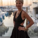 Gülse Birsel Instagram – Çeşme’cilik. Sonraki post’larda ziyadesiyle ünlü olacak, iyi çıktığım foto arada kaynamasın diye ayrı koydum. @cesmemarinayachtclub