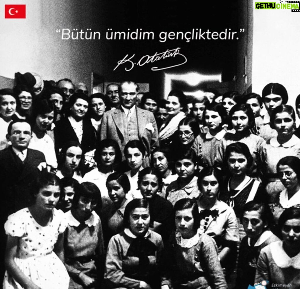 Gülse Birsel Instagram - 19 Mayıs Atatürk’ü Anma Gençlik ve Spor Bayramımız kutlu olsun. 🇹🇷🇹🇷🇹🇷