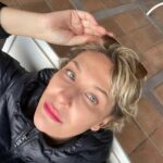 Gülse Birsel Instagram - Her dakika iyi çıktığım bir fotoğraf denk gelmediği gibi ayda 1 kere filan selfie çektiğim için, ve buralar da ne zamandır boş olduğundan… Şudur budur. #bodrum