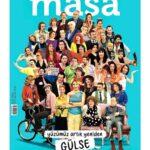 Gülse Birsel Instagram - Ellerinize sağlık ve çok çok teşekkür ederim @masadergi 🙏🏻 Bir bu kadar daha karakter ve bir bu kadar daha değerli oyuncu var birlikte emek verdiğimiz. (Kapakta göremediğim: Yalsn Dünya’dan Rıza Kocabaş, Tufan Hoca, Bünyamin-Nursel-Yıldırım Karakaş, Zerrin İffet, Avrupa Yakası’ndan Sacit Kıral, Kubi, Tacettin, Sadettin Bey, Tevfik Kıral, Sedef Onaran, Gaffur’un şahane ailesi, Melike’den Yıldız’a Kumsal’dan Nazlı’ya Jet Sosyete kızları, Talip, daha kimler kimler, aklıma geldikçe buraya eklerim) sanıyorum 100-110 kişiyi geçiyoruz hepimiz toplanınca. Tüm karakterleri temsilen numunelik bir grup diyor ve dergiye, kapağı çizenlere, yazarlara çok teşekkür ediyorum. Henüz dergiyi görmedim. Yarın çıkıyor. Ama bir sürü vakit ayırıp dergiye yazı yazdıklarını öğrendiğim çok kıymetli arkadaşlarım @temedragve @senay_gurler @sarpapak @hasibeeren , ne şahanesiniz, ne şanslıyım ki sizleri tanıdım, dost oldum. Minnettarım.🙏🏻🙏🏻 #Repost @masadergi with @make_repost ・・・ Kapağımızda yer alan herkesi çok sevdik, çok özledik! Yeni projeyi merakla beklerken, hepimiz adına şahane bir dilek diledik bu ay: “yüzümüz artık yeniden GÜLSE” Gülse Birsel dosya konulu Şubat sayımız, yarından itibaren; D&R, Migros, Carrefour ve gazete bayilerinde 🎉 Kapak tasarımı: @hakangurbuzer #MasaDergi #gülsebirselfan