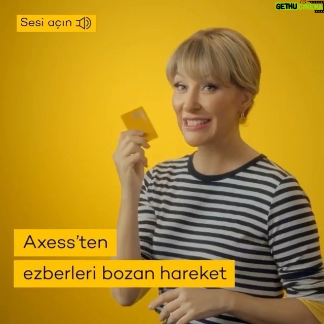 Gülse Birsel Instagram - Axess yine ezberleri bozan, nefis bir hareket yapıyor: Tüm kartlarını geri dönüştürülmüş malzemeden üreterek plastik kullanımını azaltmayı hedefliyor. İyi Yaşayanlar Kulübü bugünü olduğu gibi geleceği de iyi yaşamak için bir adım atıyor. Milyonlarca karttan bahsediyoruz burada. 💳💳💳💳💳 Madem öyle ben de giriyorum bu işlere. 🙋♀️ Plastik kullanımını azaltmak için 5 günlük #AzPlastikİyiGelecek akımını başlatıyorum. 💪🏻 Konuyla ilgili videolar gelecek, takipte kalın. Hadi, hayatımızdaki plastiği azaltalım, daha iyi bir gelecek için elimizi taşın altına koyalım. 🌎⛰🌳🦋🐠🦭🐋🐻❄️ @axess