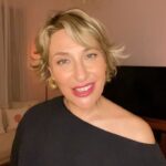Gülse Birsel Instagram - Gupse Özay’ı tüm minyon ve bebeksi saçlı bireylerden özür dilemeye davet ediyorum! “Hair shaming” yapılamaz, biz saçlarımızla gurur duyuyoruz! @gupseo @hepsiburada #hairshamingsuçtur #minyonvebebeksisaçlarbirleşin #işbirliği #saçbakımıbizimhakkımız