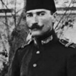 Gülse Birsel Instagram - Objektife bakan bu genç adam ileride hem bir milletin kaderini hem dünyayı değiştirecekti... Onun için, elbette “Bütün ümidimiz gençliktedir”. 19 Mayıs Atatürk’ü Anma, Gençlik ve Spor Bayramımız kutlu olsun.🇹🇷🇹🇷🇹🇷