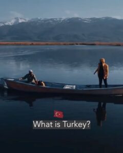 Gülse Birsel Instagram - Come to Turkey! #Repost @bekartravels ・・・ Böyle bir akım varmış ben de kendi çektiklerimle Türkiye versiyonunu yapayım dedim. 💫 Taşına toprağına kurban❤🇹🇷 Videoyu paylaşarak dünyaya göstermeme yardımcı olabilirsiniz❤I heard about this trend and decided to do a Turkish version. Here is the diversity of Turkey in a nutshell. Share it with the world 😊🙏🏻 #whatisturkey #showmeturkey #travel