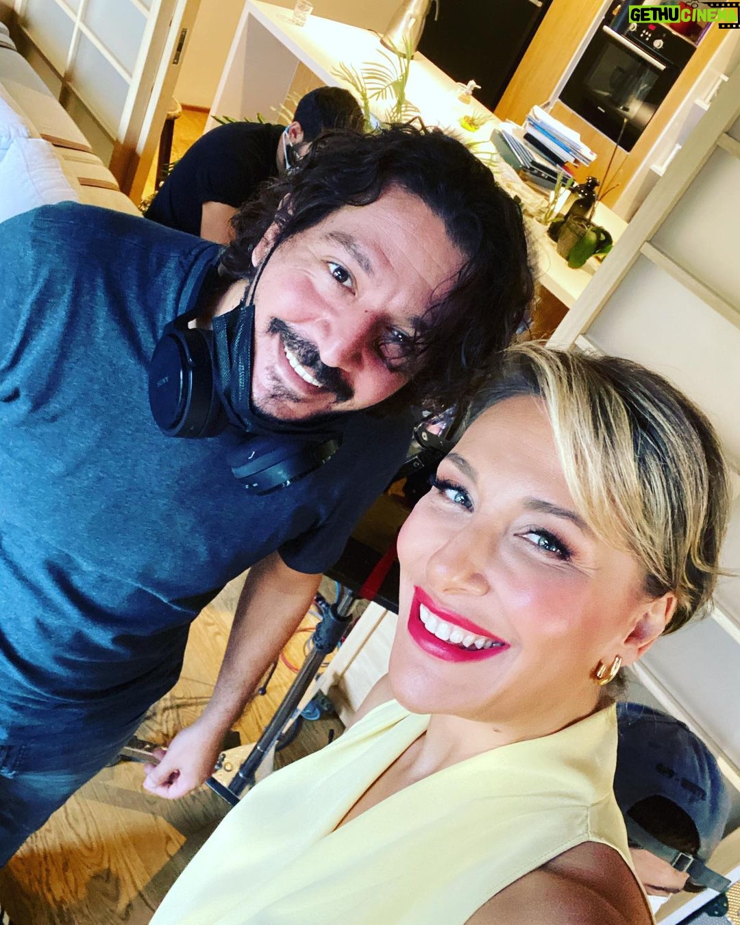Gülse Birsel Instagram - Reklam çekimi olabilir, bu benim Sundance alma ümidime engel değil! 🐣 @tolgakaracelik