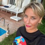 Gülse Birsel Instagram - Çimler, güneş, kediler, utanmadan hala mayoyla bronzlaşmalar derken, Ege’de her şey kulak memesi kıvamında giderken, 2 gündür özel efekt çapında şimşekler yıldırımlar! Kimin gözü kaldıysa derhal açıklasın! Veya biri beni Aralık ortasında olduğumuz ve yazın çoktan bittiği gerçeğine davet etsin. 🌩⚡️