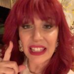Gülse Birsel Instagram - Gizem işi gücü olmadığı halde tatil günü sokakta gezinen sorumsuzları gördükçe sertleşiyor, hashtag evriliyor! #dizinikırevindeoturtürkiye