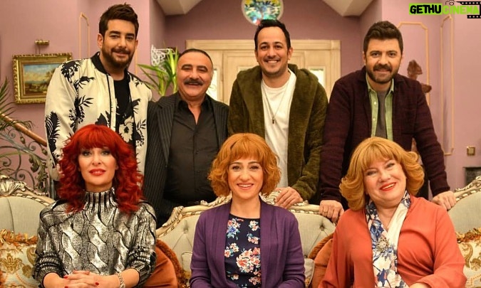 Gülse Birsel Instagram - Sosyetenin virüsle imtihanı! Şu an @puhutv’de yayında! @jetsosyete her Cuma @puhutv, her Çarşamba Star ekranlarında.💫🌟 #puhutv #startv #jetsosyete