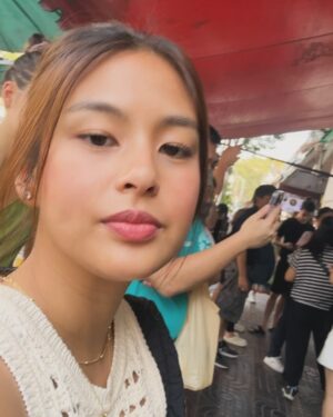 Gabbi Garcia Instagram - Our Jay Fai experience 🇹🇭 woke up at 6am, fell in line for an hour and a half, then finally got a slot for the first seating! Whole process was actually fun and exciting, especially @khalilramos and I share the same love for food & culture 🫶🏽 we know that her famous dish is the crab omelette, but damn those drunken noodles are on a diff level! ⭐️
